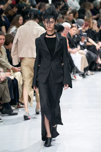 Look 18